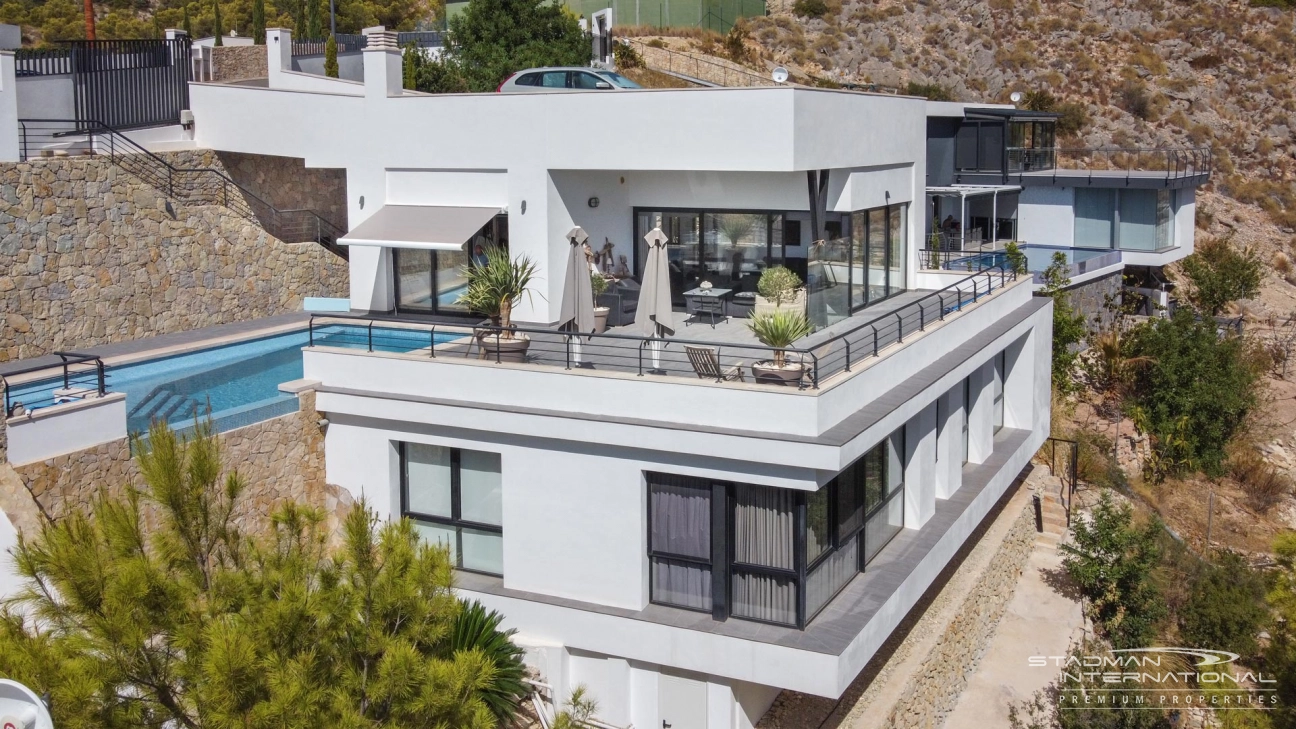 Moderne Villa met Zeezicht en Bergzicht in Altea La Vella