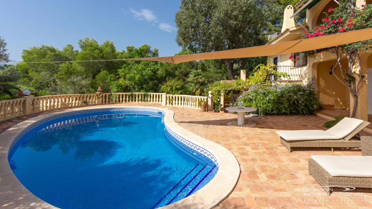 Ruime Villa med mye privatliv i Sierra de Altea Golf 