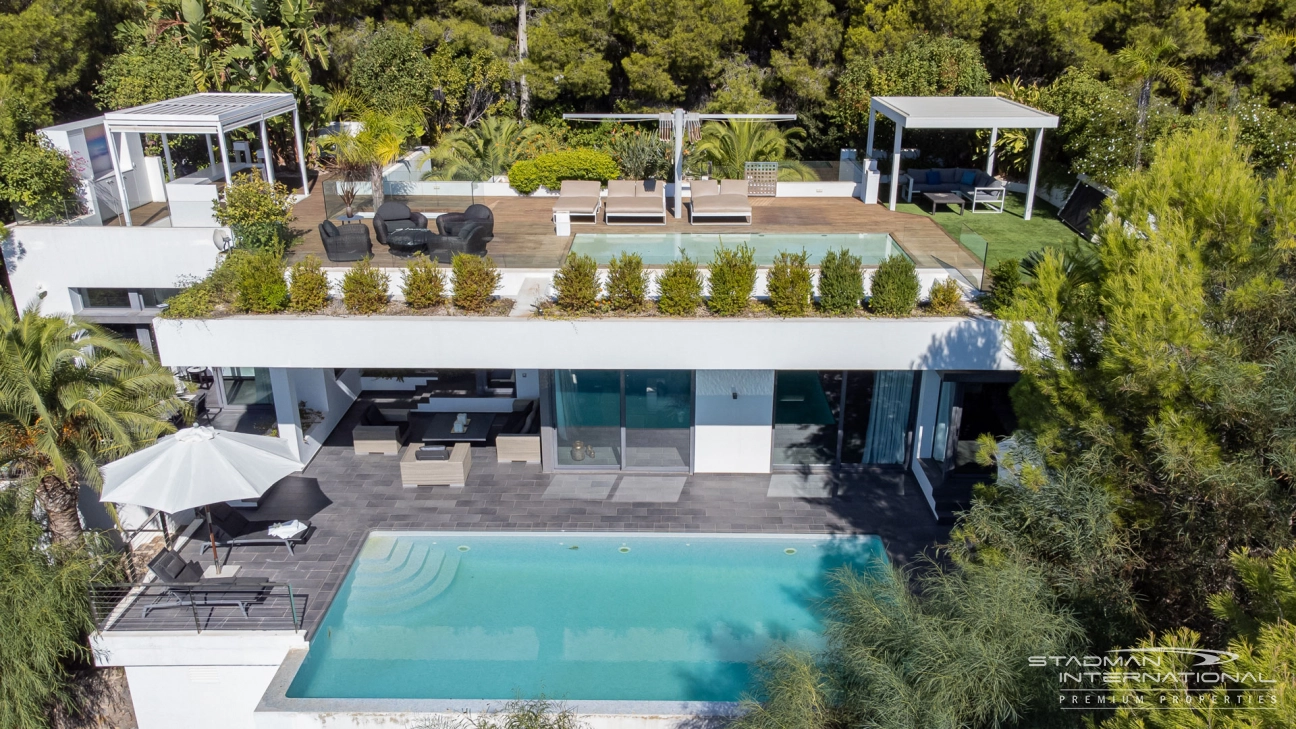 Villa Moderne de Plain-Pied avec Vue sur Mer et Intimité à Altea La Vella