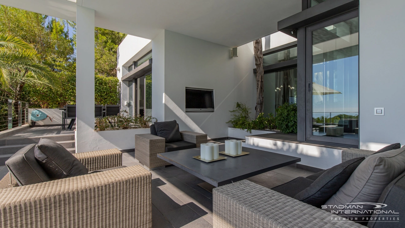 Moderne Gelijkvloerse Villa met Zeezicht en Privacy in Altea La Vella