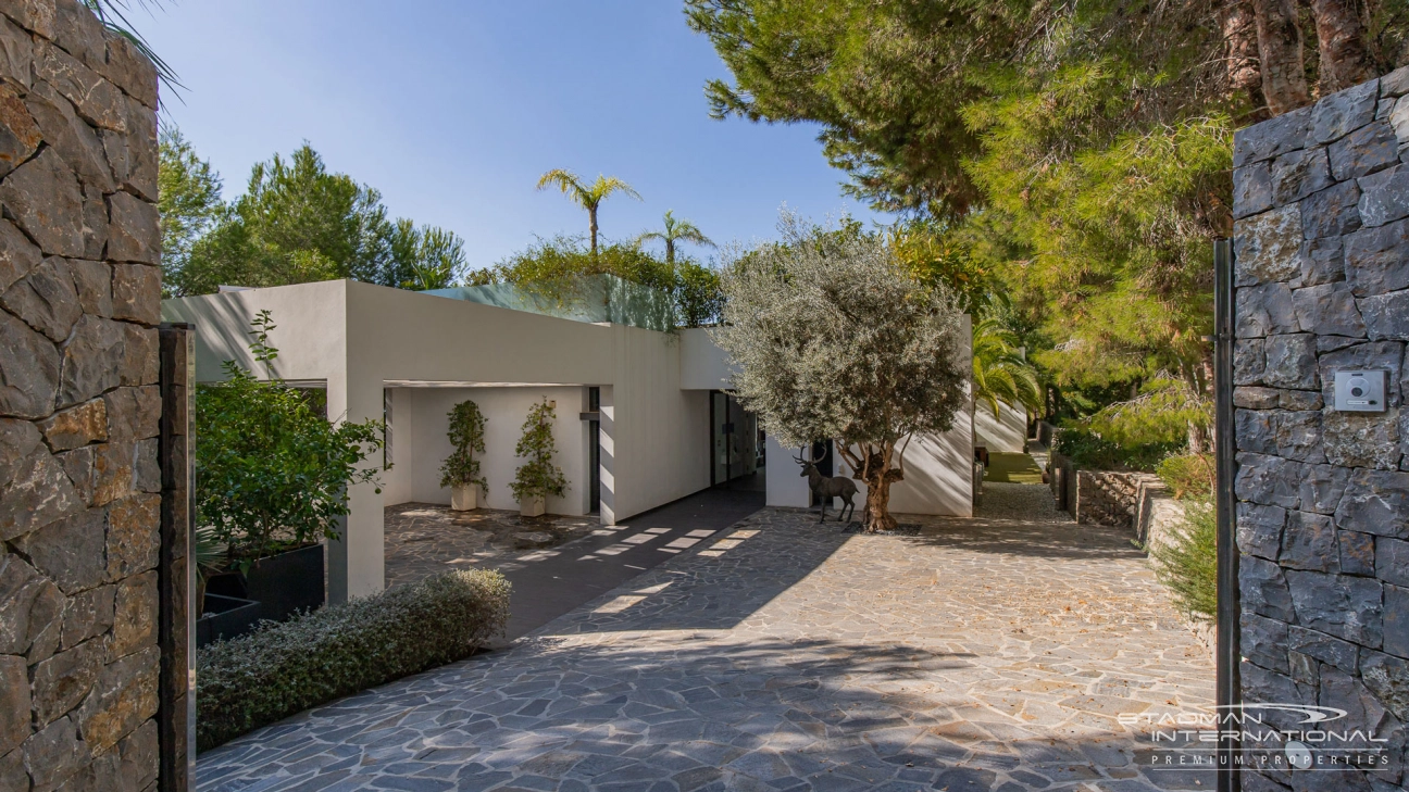 Villa Moderne de Plain-Pied avec Vue sur Mer et Intimité à Altea La Vella