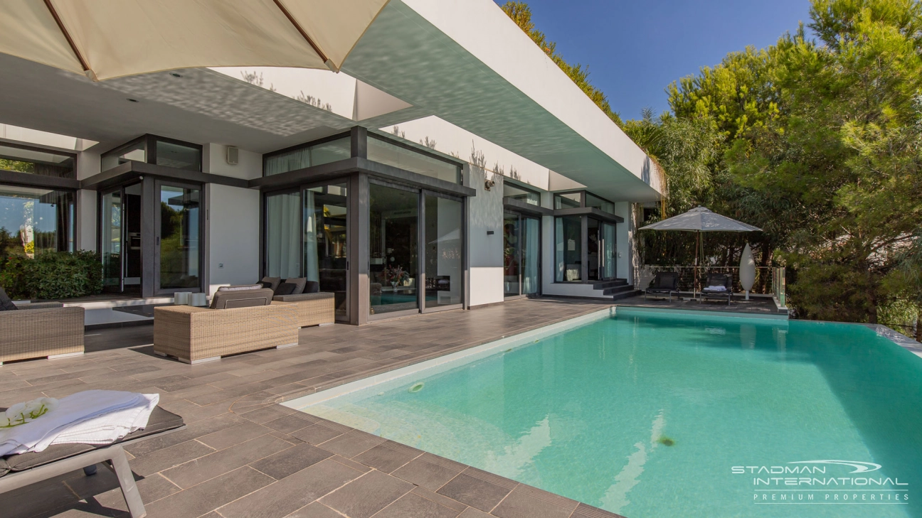 Villa Moderne de Plain-Pied avec Vue sur Mer et Intimité à Altea La Vella