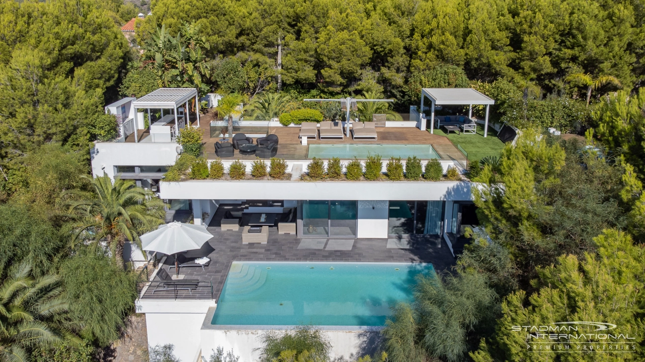 Moderne Gelijkvloerse Villa met Zeezicht en Privacy in Altea La Vella