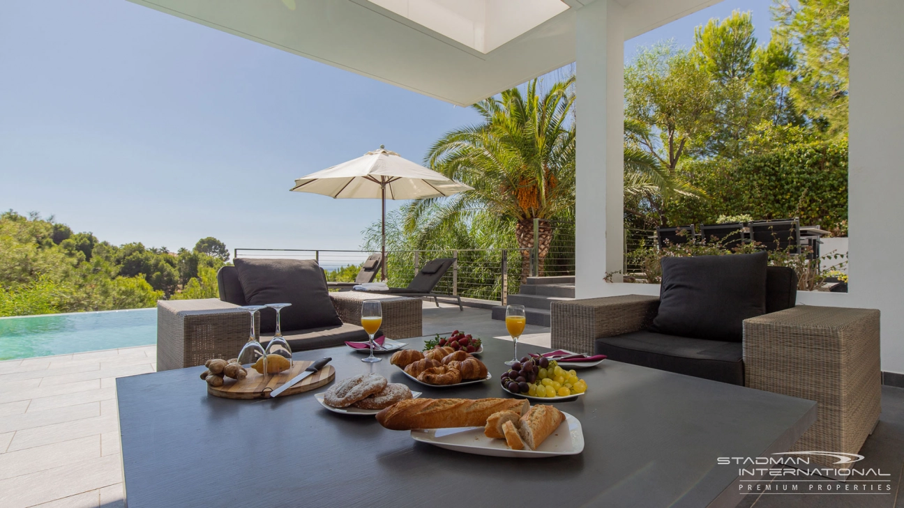 Villa Moderne de Plain-Pied avec Vue sur Mer et Intimité à Altea La Vella