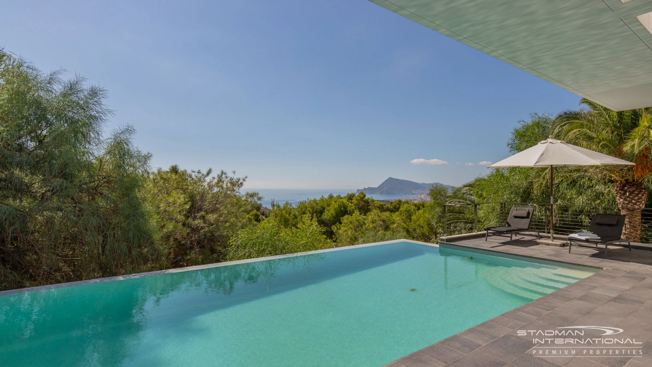 Villa Moderne de Plain-Pied avec Vue sur Mer et Intimité à Altea La Vella