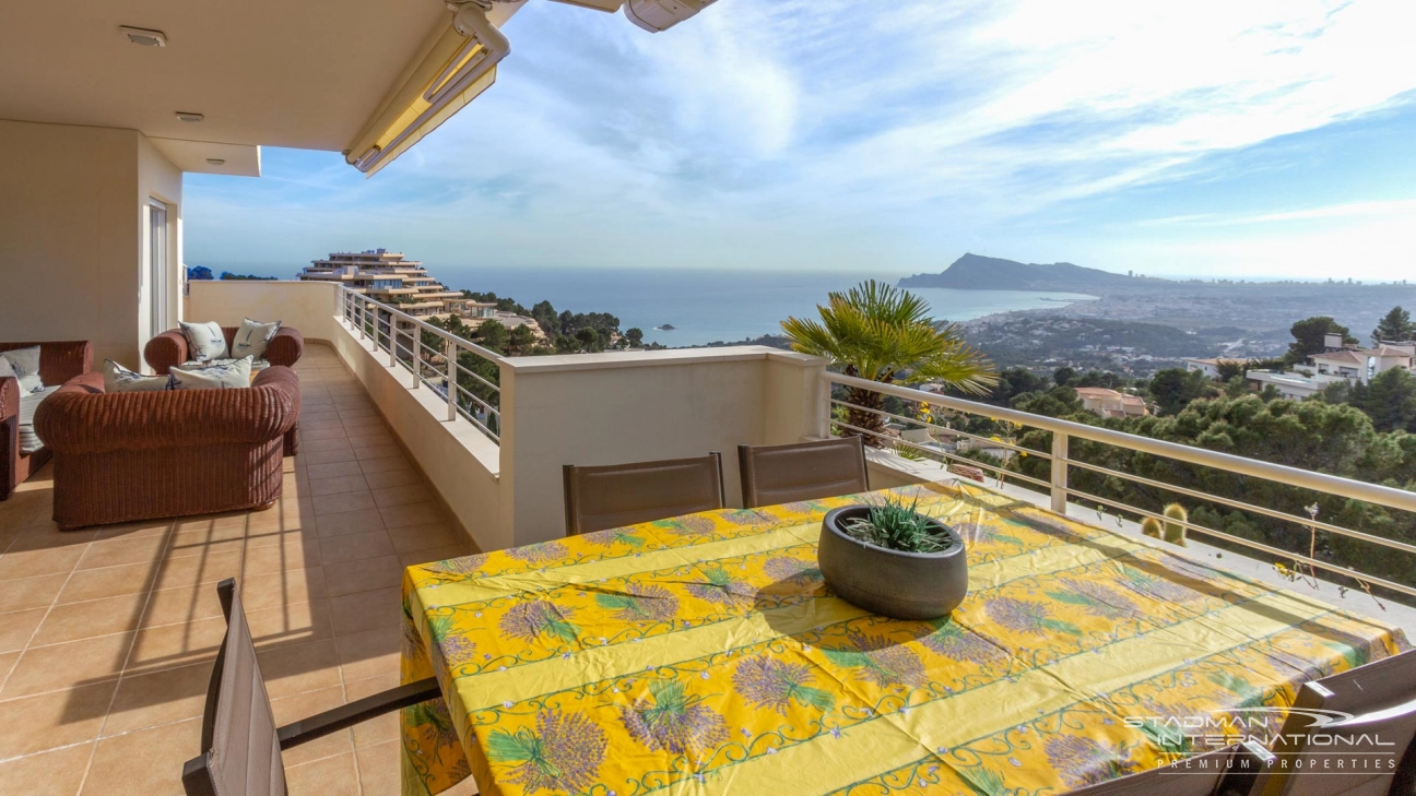 Corner Penthouse with Beautiful Sea Views in the Sierra de Altea