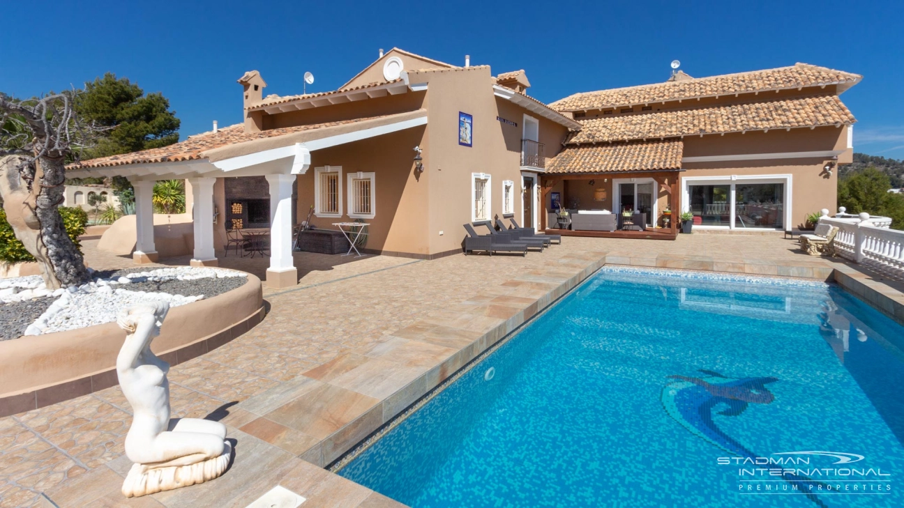 Villa på et Stort Domene med Vakker Utsikt i La Nucia 