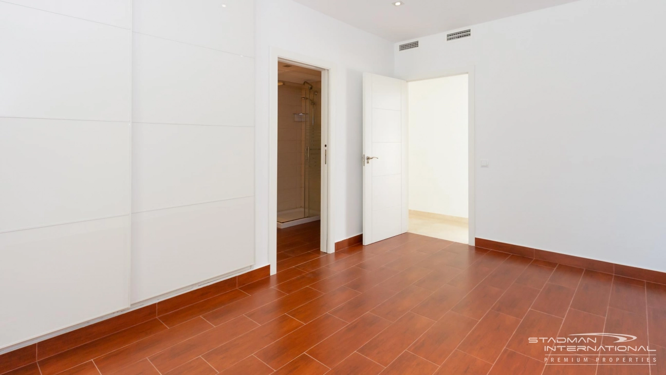 Villa På en Flat Tomt nær Sentrum av Alfaz del Pi