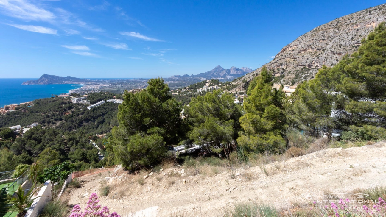 Large plot with License and Fantastic Sea Views in Altea Hills