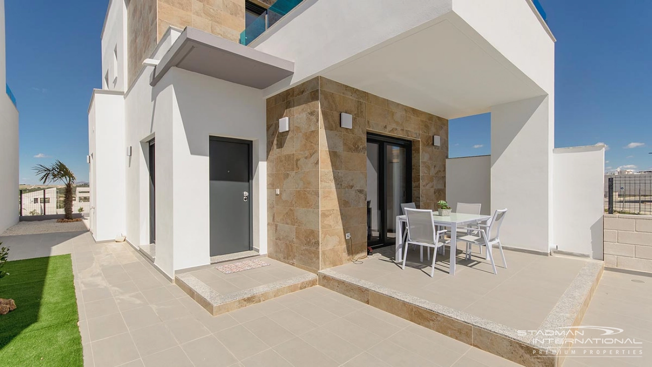 VENDIDO - Villa de Obra Nueva con Piscina en Polop