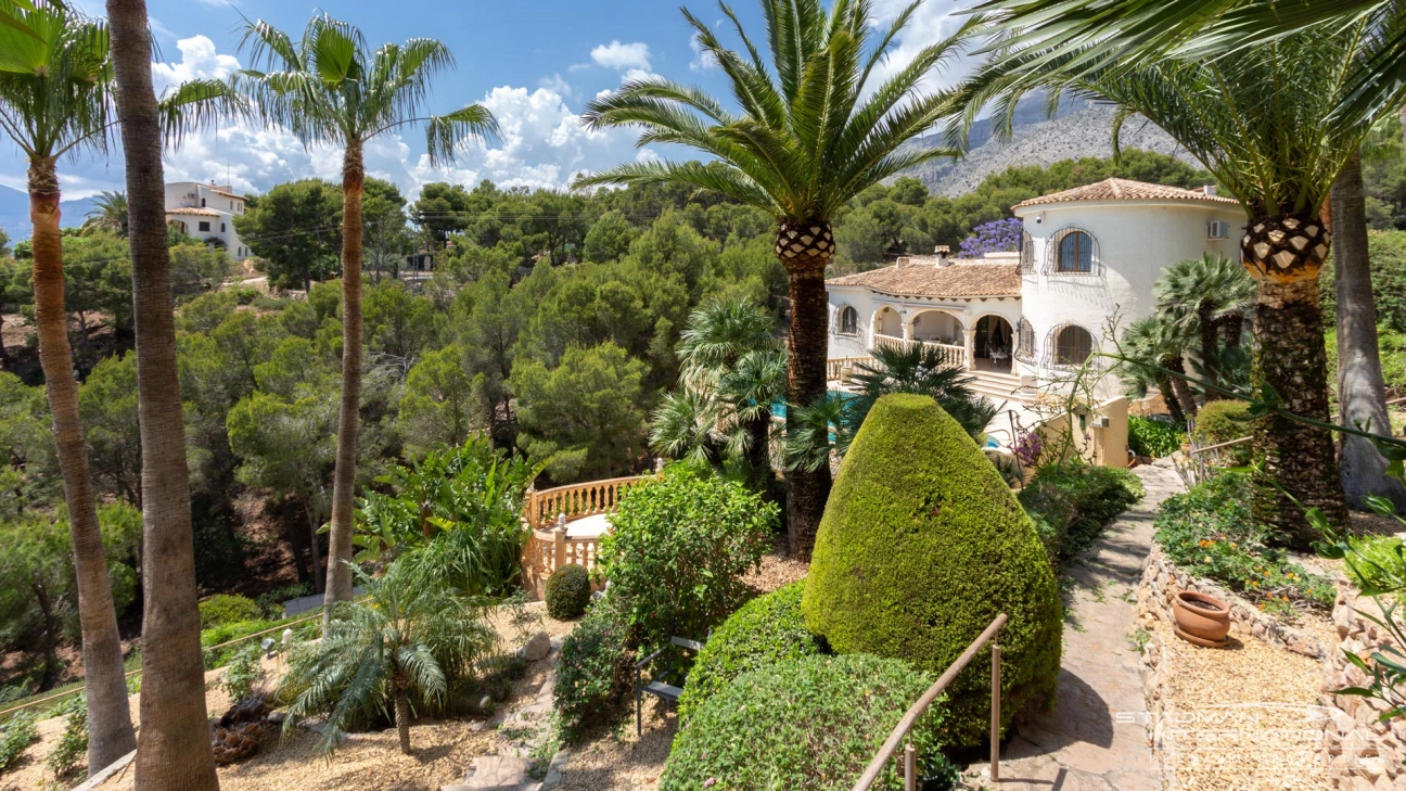 Villa op Prachtig en Ruim Perceel vlakbij Altea La Vella