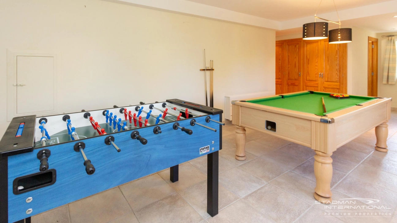 Well Maintained Villa with Sea Views and Tennis Court
