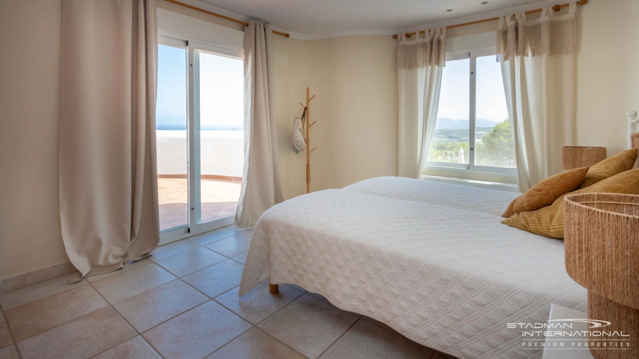 Well Maintained Villa with Sea Views and Tennis Court