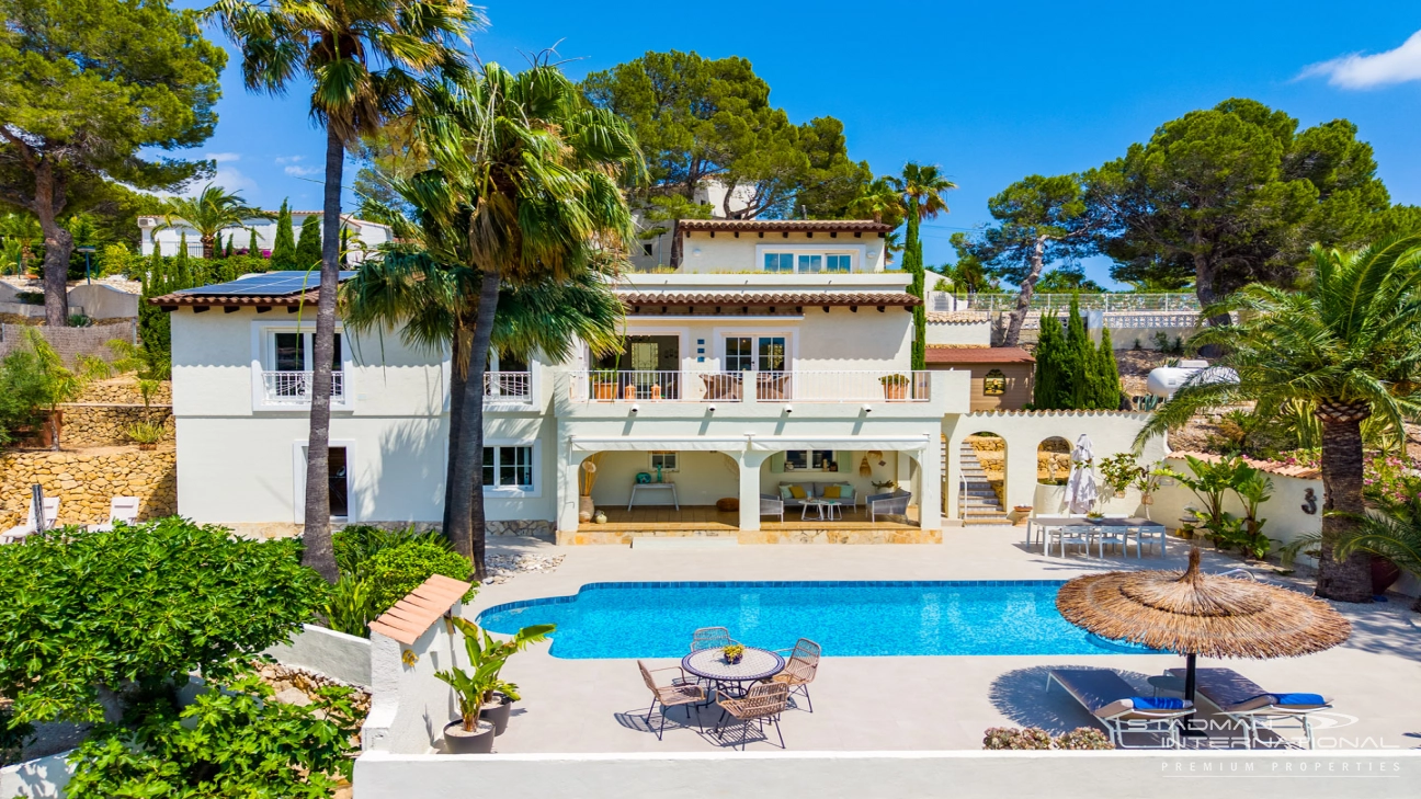 Elegant Villa with Stunning Mountain Views in Altea La Vella