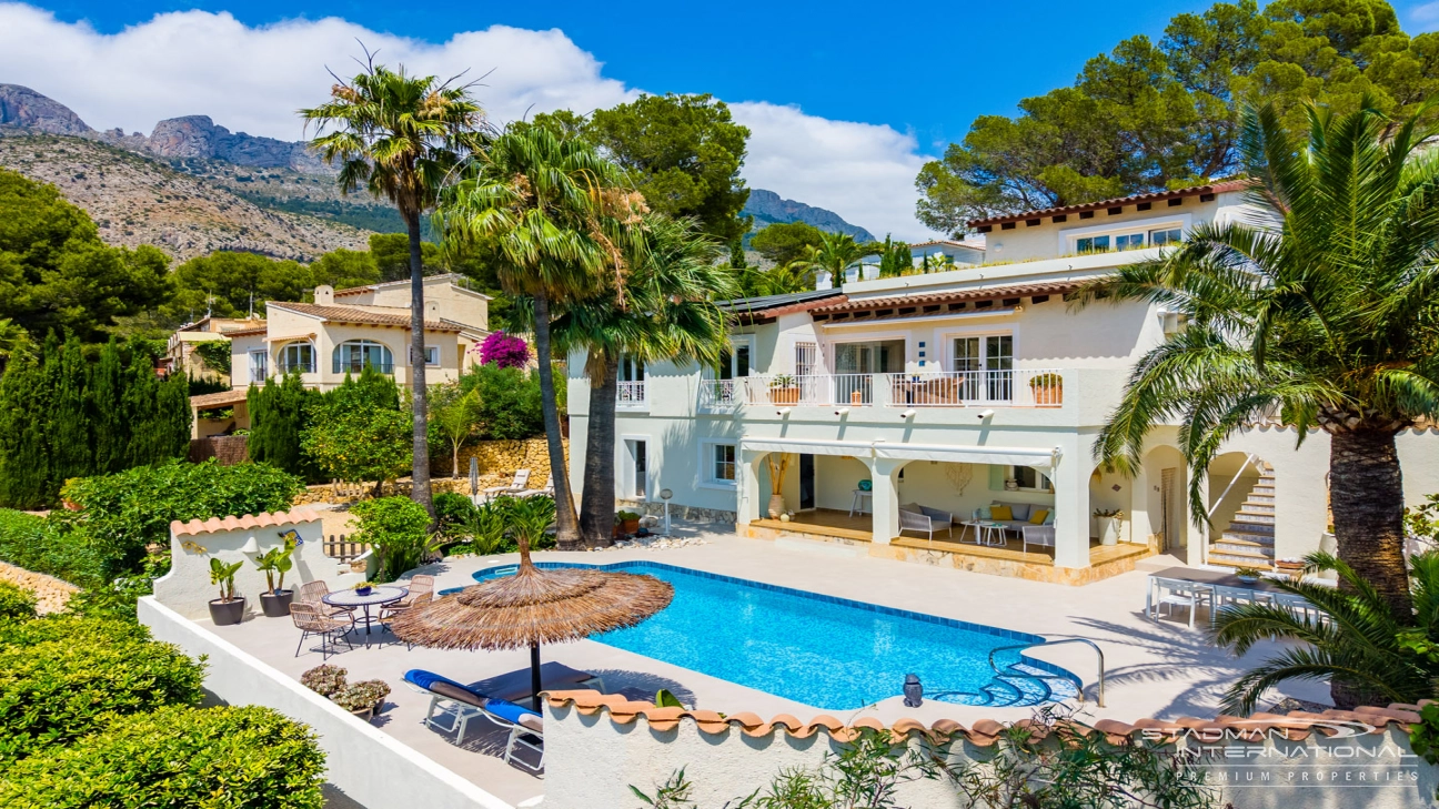 Elegant Villa with Stunning Mountain Views in Altea La Vella