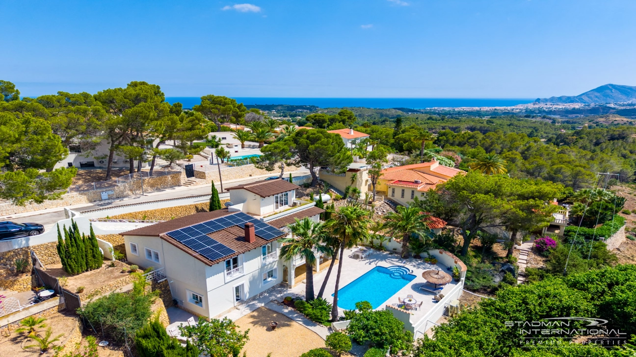 Elegant Villa with Stunning Mountain Views in Altea La Vella
