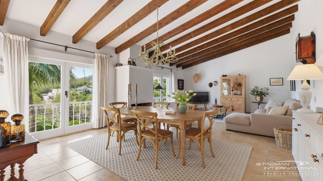 Elegant Villa with Stunning Mountain Views in Altea La Vella