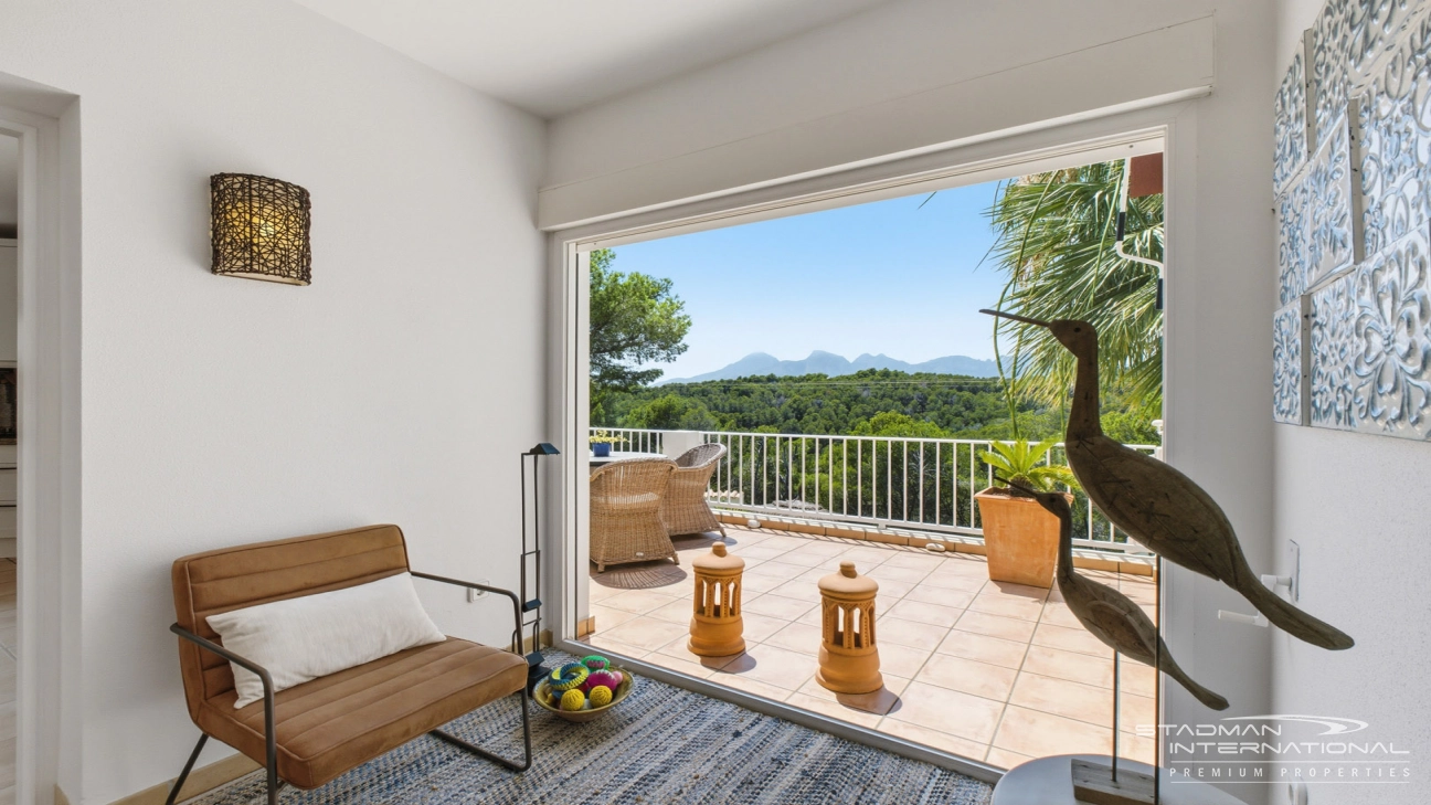 Elegant Villa with Stunning Mountain Views in Altea La Vella