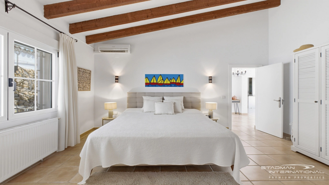 Elegant Villa with Stunning Mountain Views in Altea La Vella