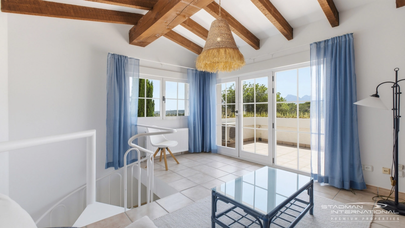 Elegant Villa with Stunning Mountain Views in Altea La Vella