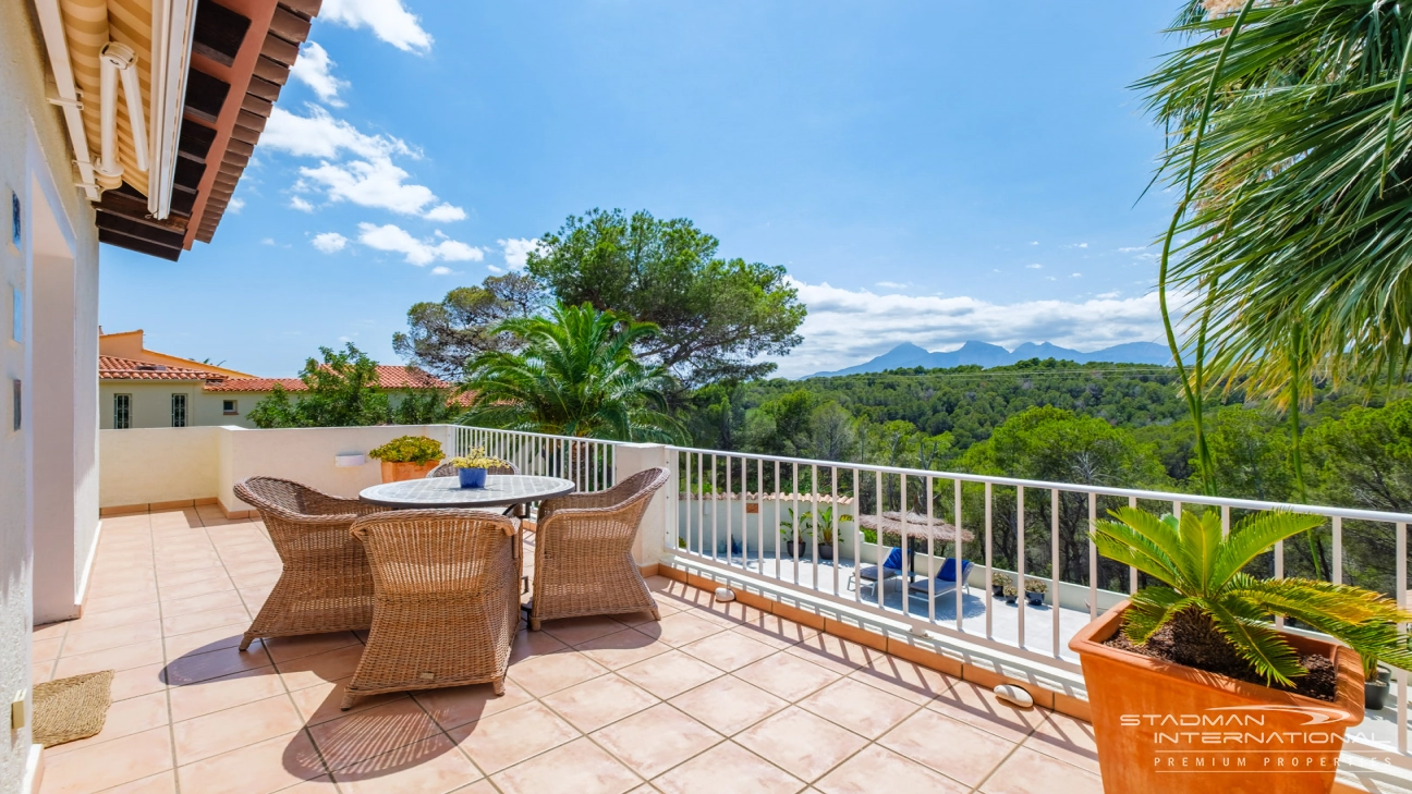 Elegant Villa with Stunning Mountain Views in Altea La Vella