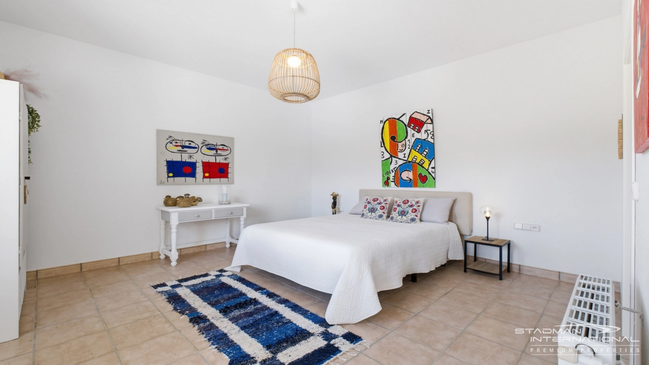 Elegant Villa with Stunning Mountain Views in Altea La Vella