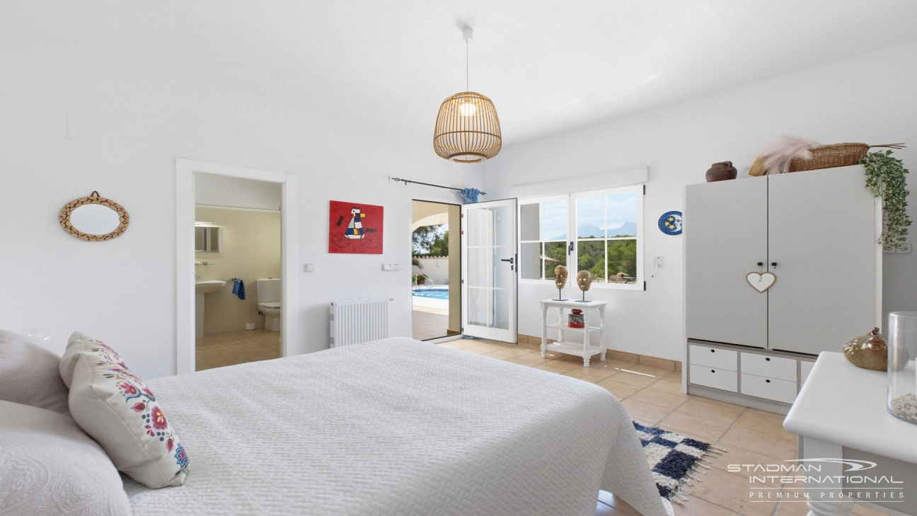 Elegant Villa with Stunning Mountain Views in Altea La Vella