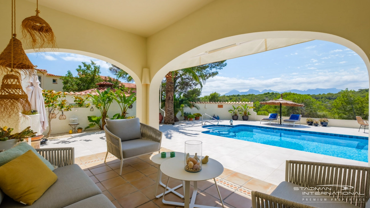 Elegant Villa with Stunning Mountain Views in Altea La Vella