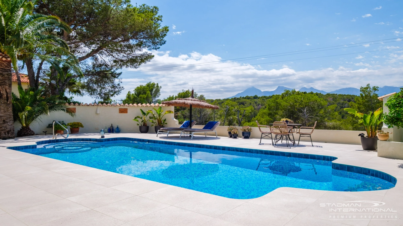 Elegant Villa with Stunning Mountain Views in Altea La Vella