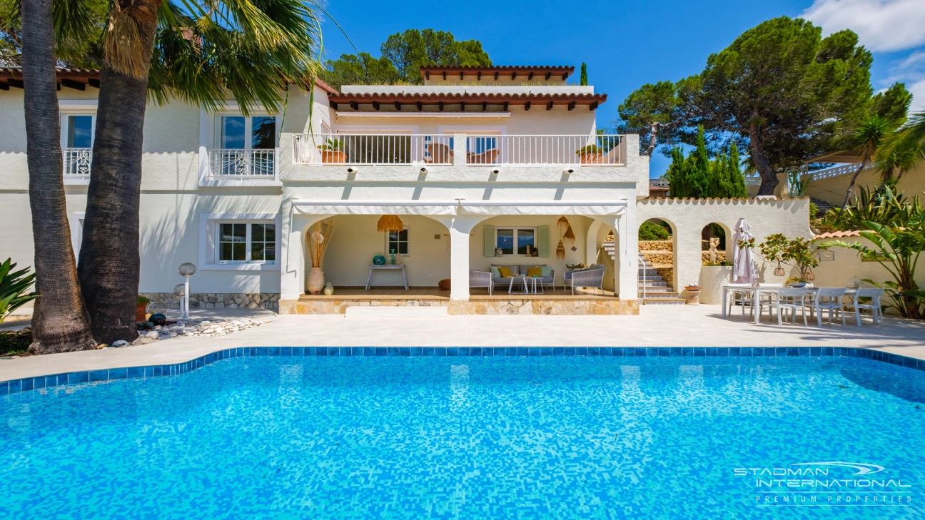 Elegant Villa with Stunning Mountain Views in Altea La Vella