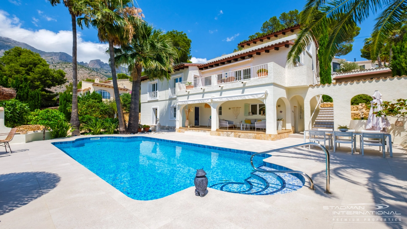 Elegant Villa with Stunning Mountain Views in Altea La Vella
