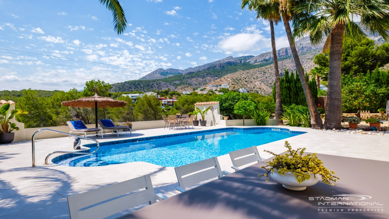 Elegant Villa with Stunning Mountain Views in Altea La Vella