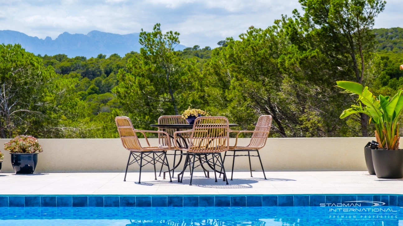Elegant Villa with Stunning Mountain Views in Altea La Vella