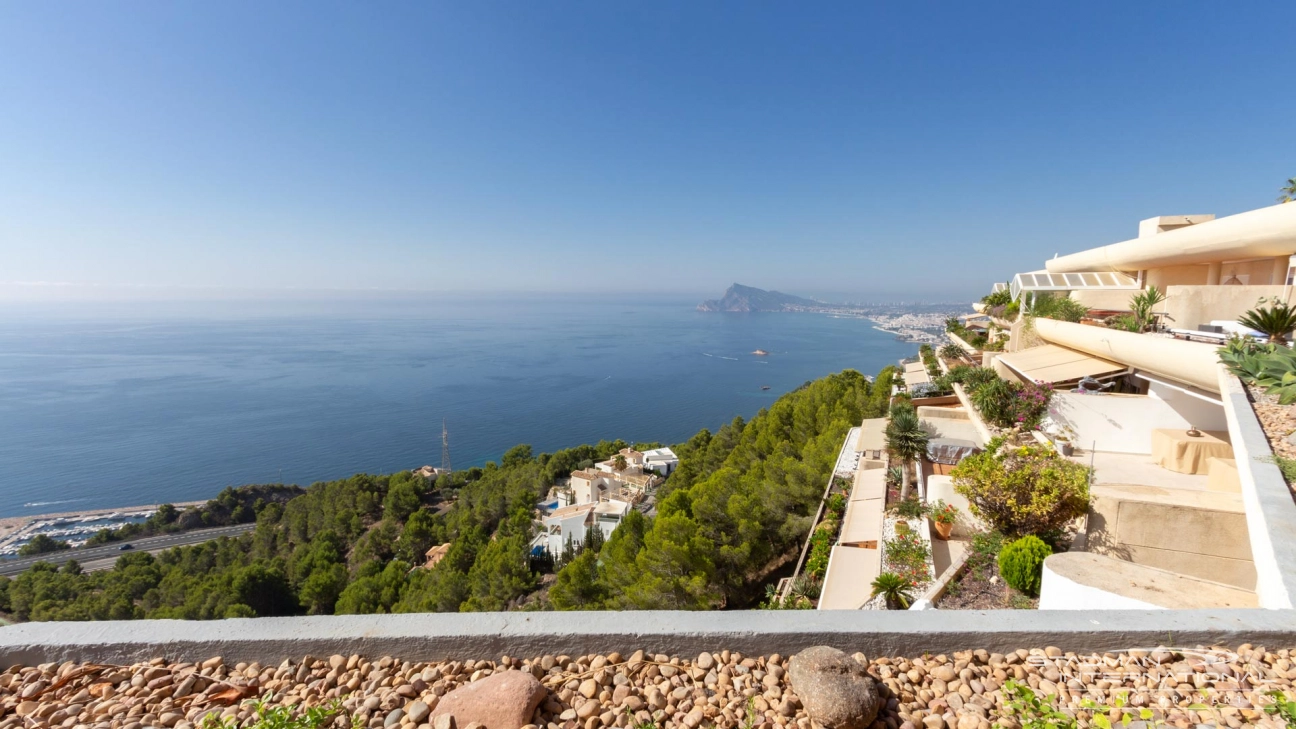 Spacious apartment with Breath-taking Frontal Sea Views in Altea Hills

