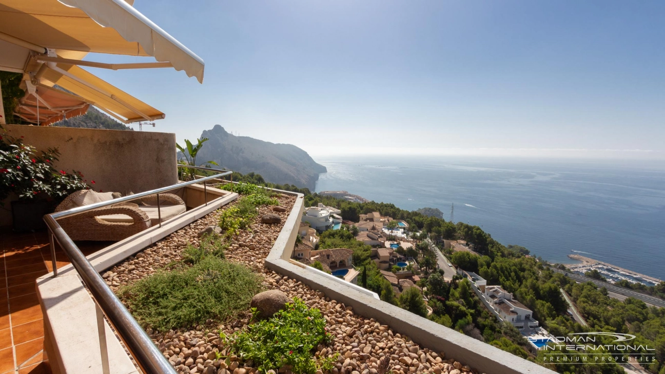 Spacious apartment with Breath-taking Frontal Sea Views in Altea Hills
