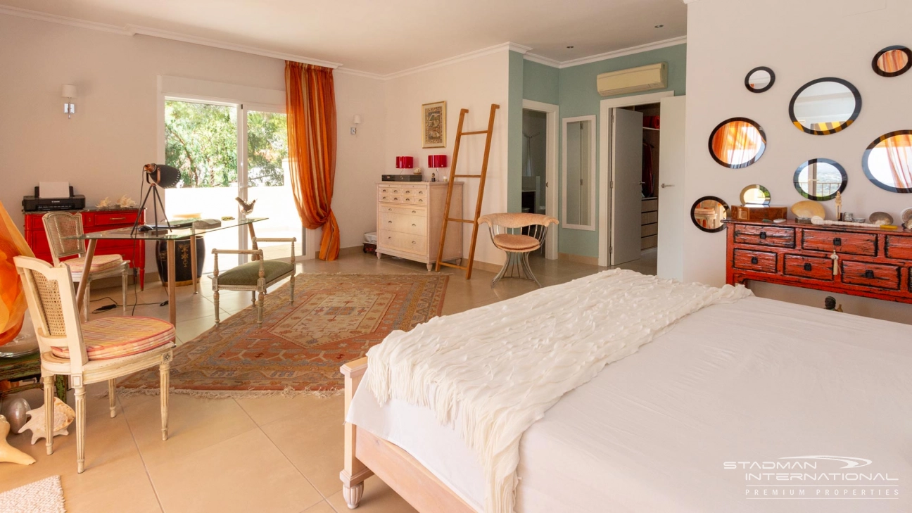 Elegant Villa with Open Views and Privacy in Altea La Vella