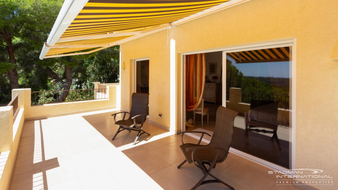Elegant Villa with Open Views and Privacy in Altea La Vella