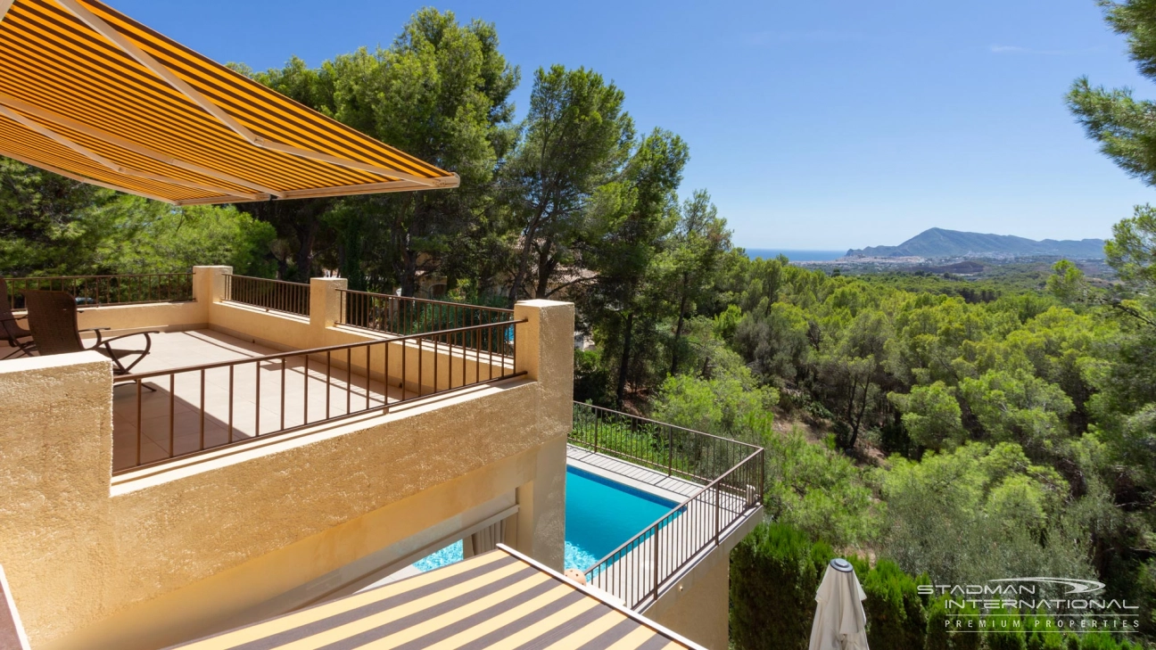 Elegant Villa with Open Views and Privacy in Altea La Vella