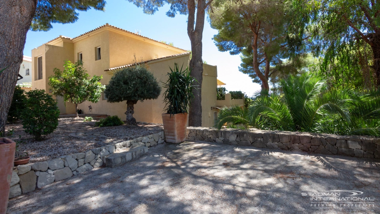 Elegant Villa with Open Views and Privacy in Altea La Vella