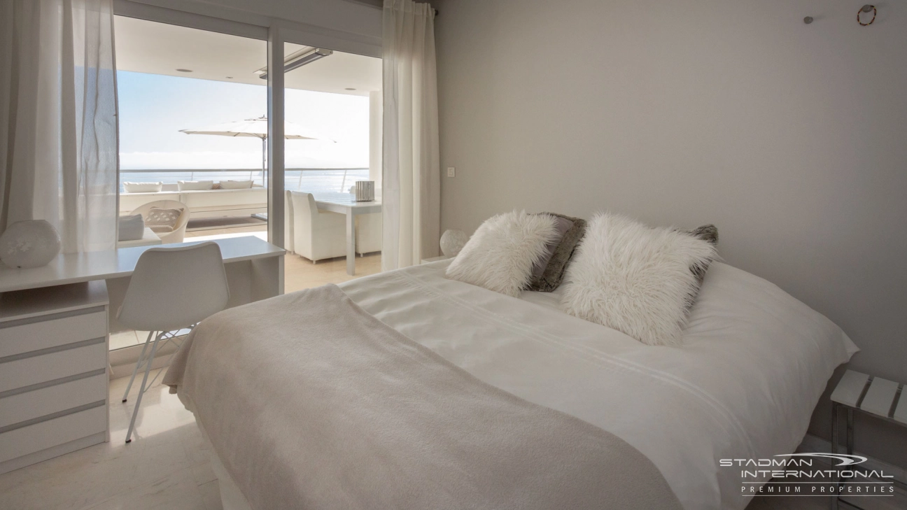 Diseño Moderno y Vistas al Mar increíbles definen este Lujoso Apartamento en Altea Hills
