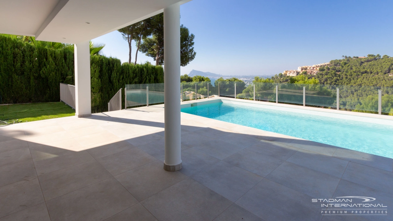 Modern Key-Ready Villa with Panoramic Views in Altea Hills
