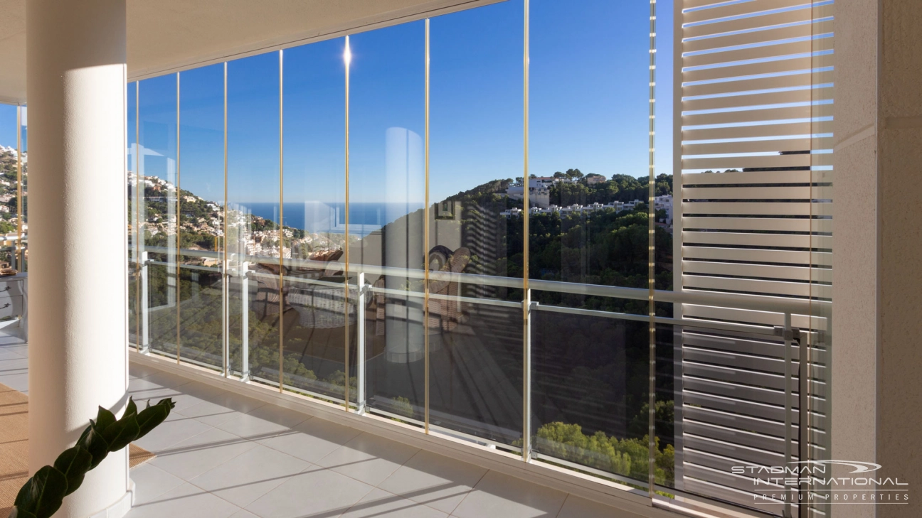 Penthouse with Roof Terrace and Sea View in Altea Hills
