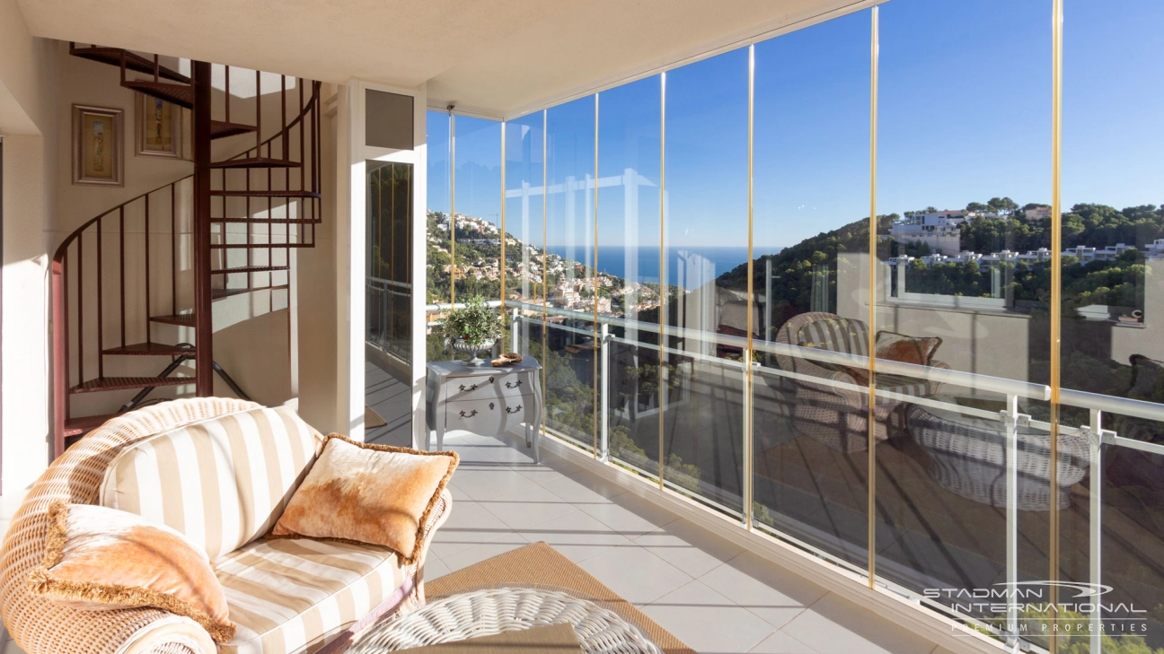 Penthouse with Roof Terrace and Sea View in Altea Hills