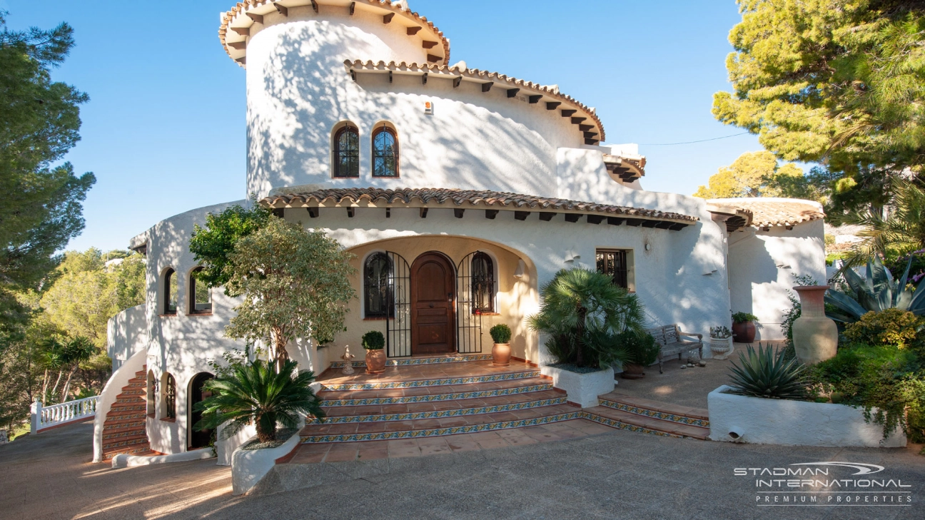 Imponerende Spansk Villa ved Siden av Golfbanen i Altea La Vella