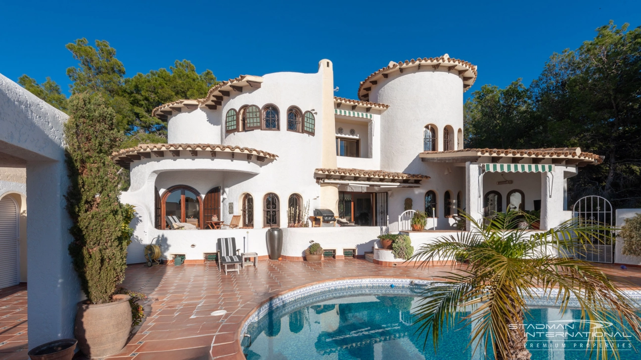 Imponerende Spansk Villa ved Siden av Golfbanen i Altea La Vella