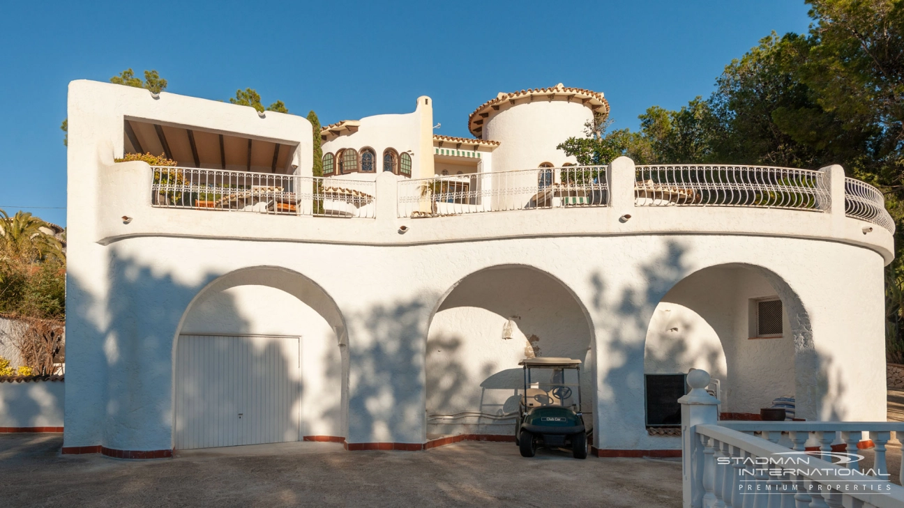 Beeindruckende spanische Villa neben dem Golfplatz in Altea La Vella