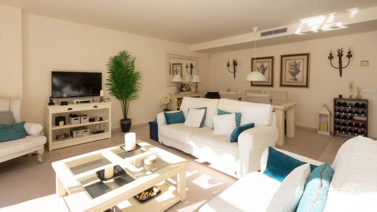 RESERVADO--Moderno Apartamento con Jardín en Mascarat