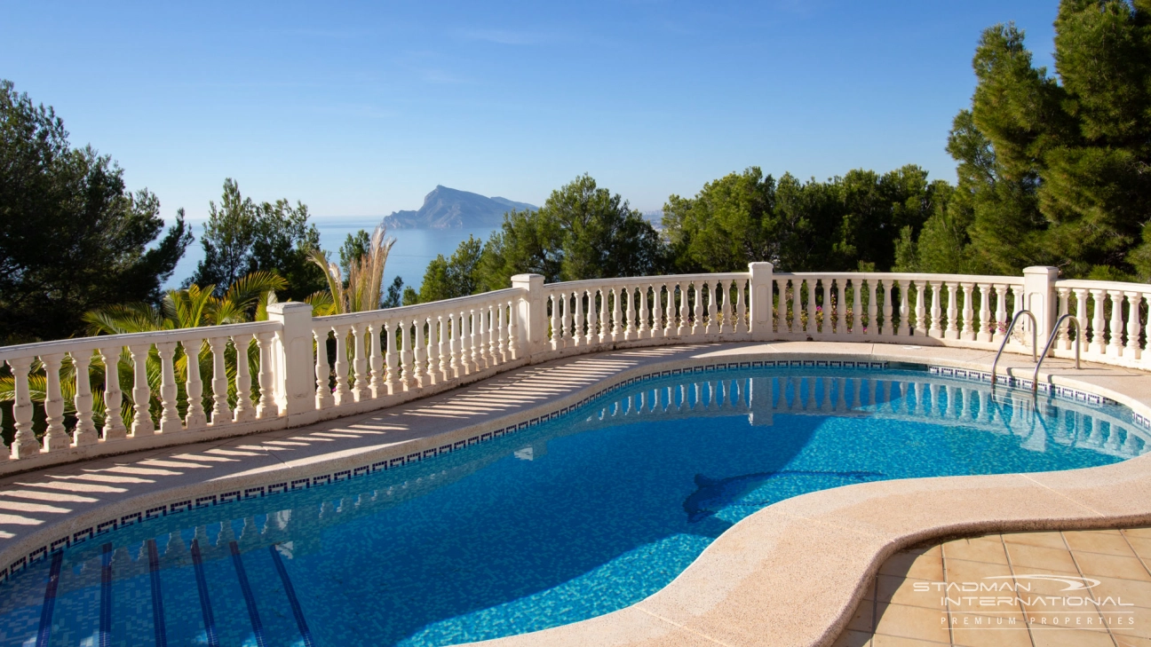 Villa with Sublime Sea Views in Altea Hills 