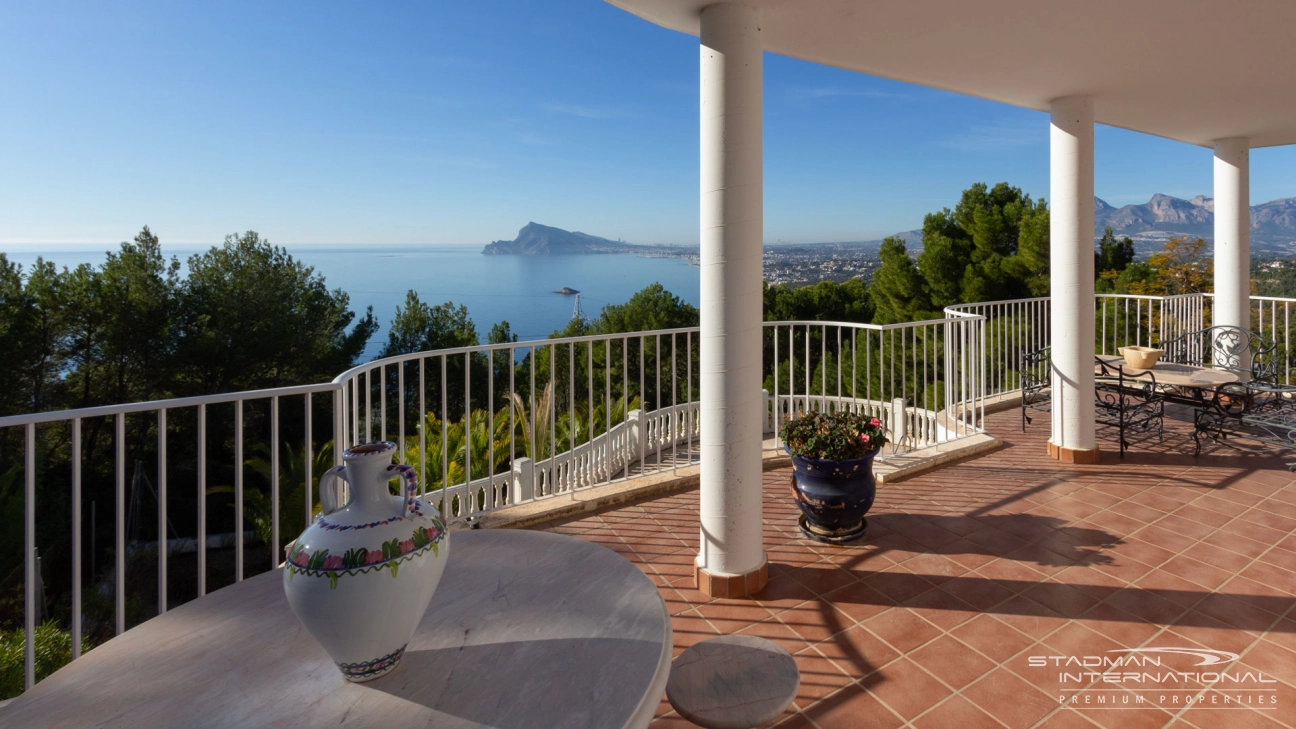 Villa med Fantastisk Havutsikt i Altea Hills 