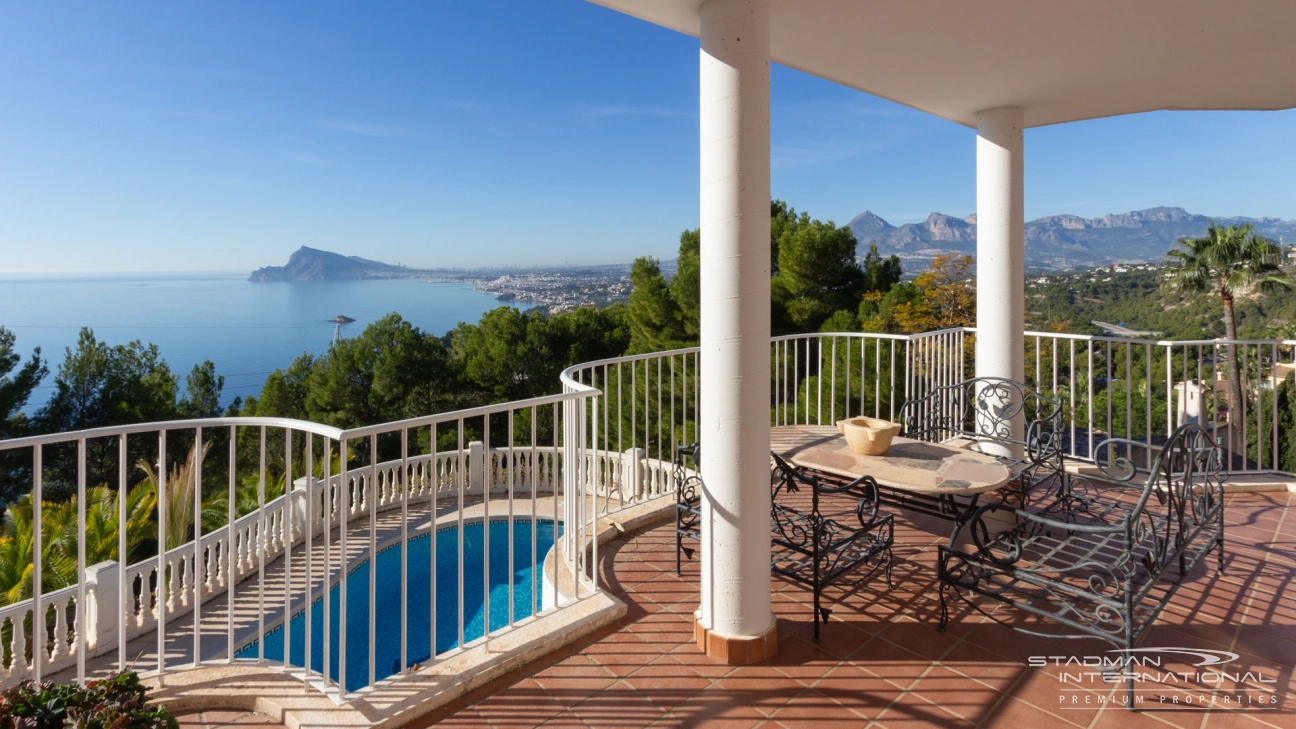 Villa med Fantastisk Havutsikt i Altea Hills 